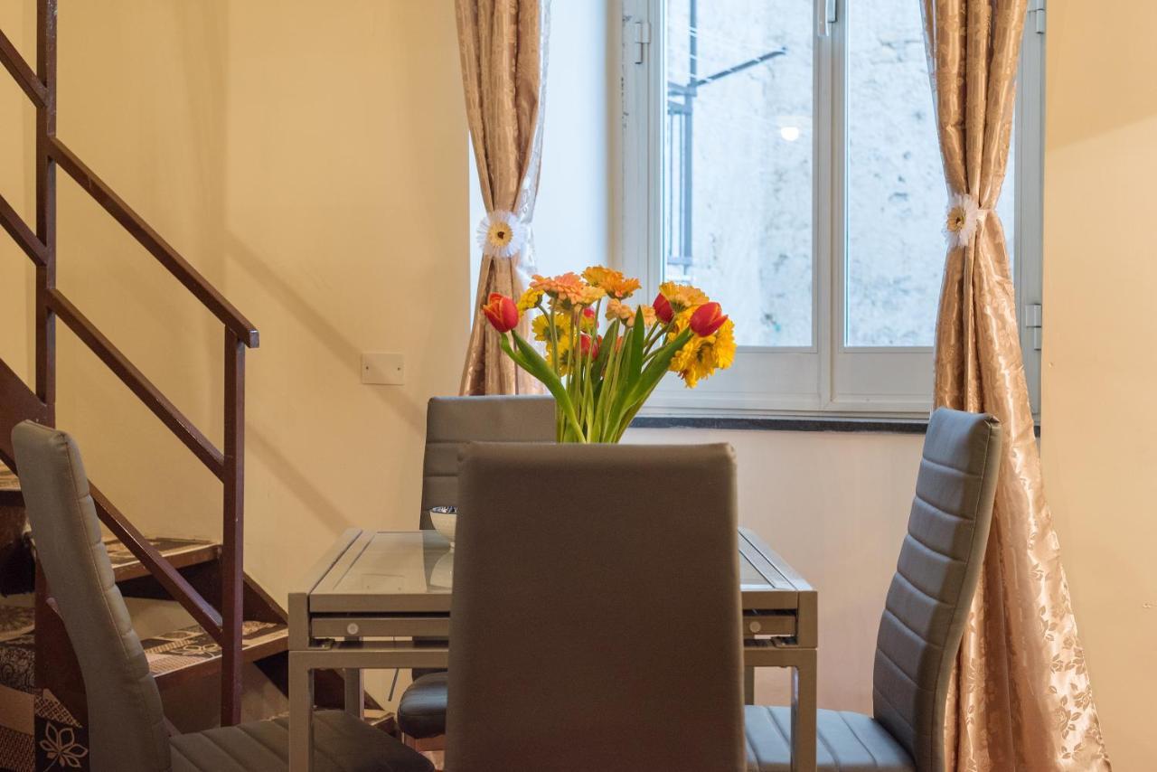 Napoli Centro, A Windows On The Monuments Apartment Exterior photo